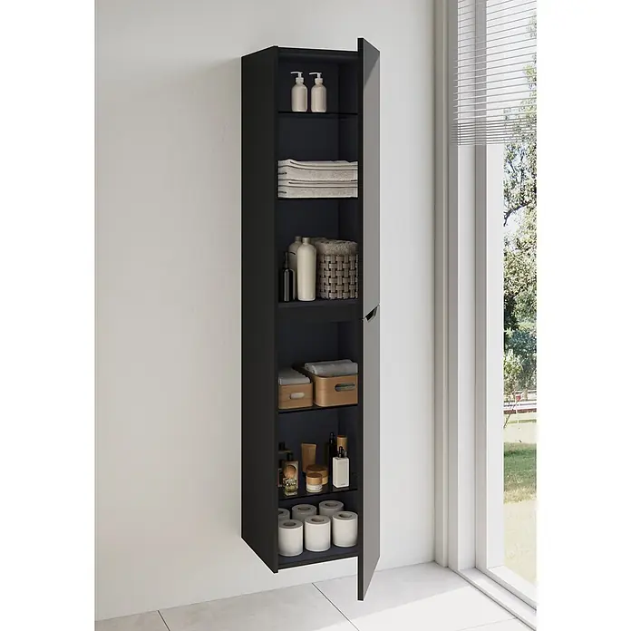 VitrA Integra Square Hochschrank - B x T x H: 40 x 37 x 180 cm, Graphit, Inklusive 4 Glaseinlegeböden, DIN Anschlag: Rechts - Hoher schwarzer Wandschrank mit offener Tür, zeigt Regale mit Handtüchern, Toilettenartikeln und Toilettenpapier.