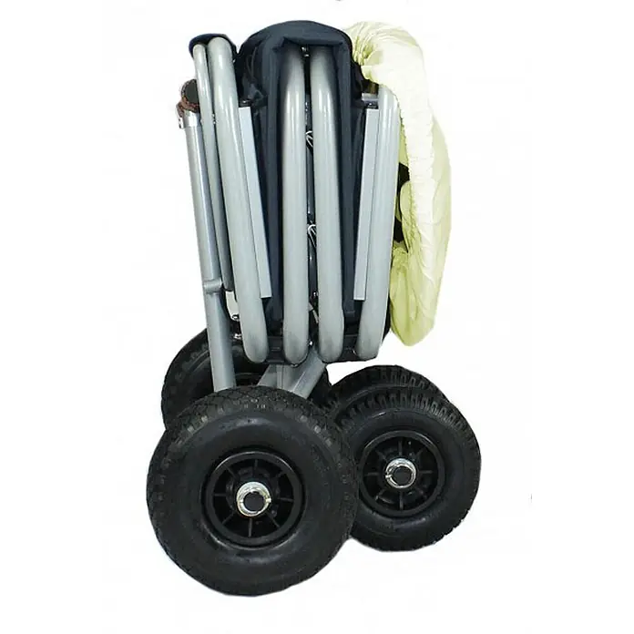 Beachtrekker Bollerwagen faltbarer Bollerwagen Life mit integrierter Feststellbremse Rot und Luftrei - Kunststoff - Zusammengeklappter Outdoor-Bollerwagen mit hellgrauem Rahmen, dunklem Stoff und heller Abdeckung auf vier großen schwarzen Rädern.