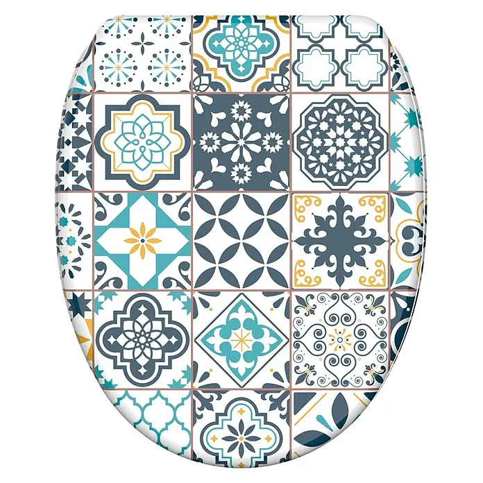 SANILO WC-Sitz Palazzo mit Schnellverschluss - MDF, Blau, Mit Absenkautomatik - Toilettensitz mit buntem geometrischem Fliesenmuster im mediterranen Stil in Blau, Gelb und Weiß.
