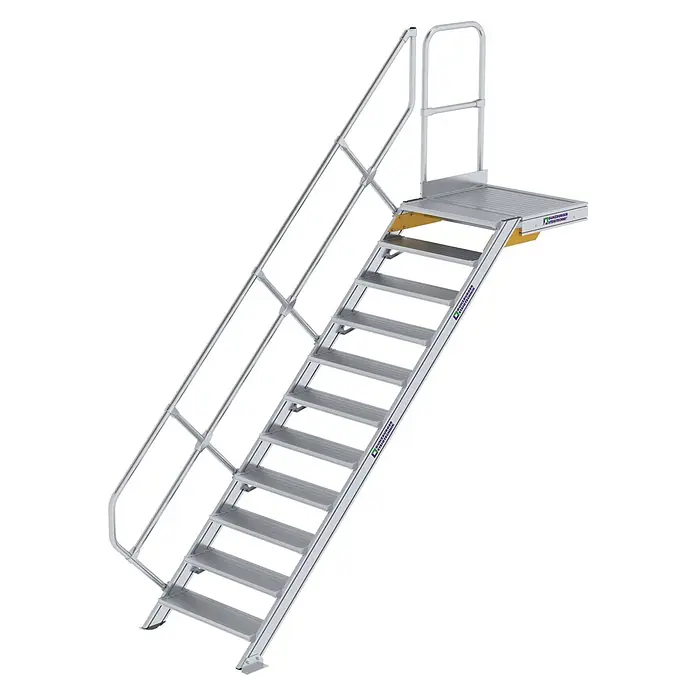 Munk Außentreppe Treppe mit Plattform 45° inkl. einen Handlauf, 800mm Stufenbreite, 11 Stuf -  - Silberne Aluminium-Zugangstreppe mit Plattform und Handläufen, mit gelben Stützdetails unter der Plattform.