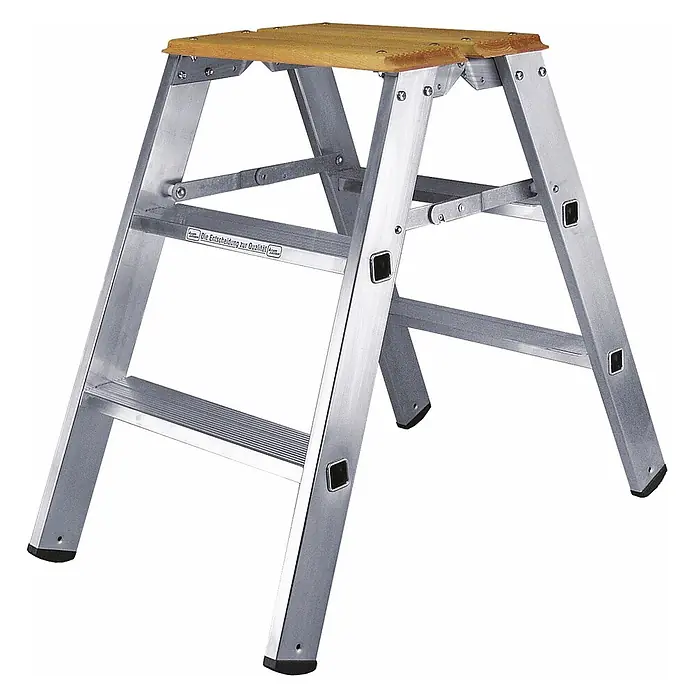 Iller Leiter Stehleiter Montagetritt, beidseitig begehbar mit großer Standfläche 2x3 Stufen und 2 - Anzahl Tritte: 3 Stk., Arbeitshöhe: 2.700 m, Aluminium - Robuster Aluminium-Klapptritt mit Holzplattform für sicheres Erhöhen.