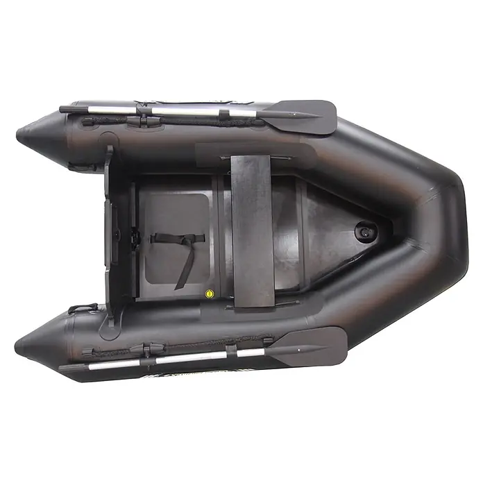 Tohatsu Schlauchboot Allroundmarin T230 - L x B: 235 x 142 cm, Geeignet für: 3 Personen, Nutzlast: 400 kg - Schwarzes Schlauchboot mit zwei Rudern an den Seiten, von oben gesehen, das Innere zeigend.