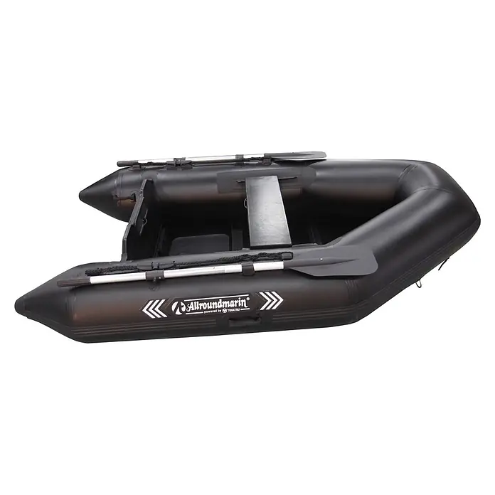 Tohatsu Schlauchboot Allroundmarin T230 - L x B: 235 x 142 cm, Geeignet für: 3 Personen, Nutzlast: 400 kg - Schwarzes Schlauchboot mit befestigten Rudern.