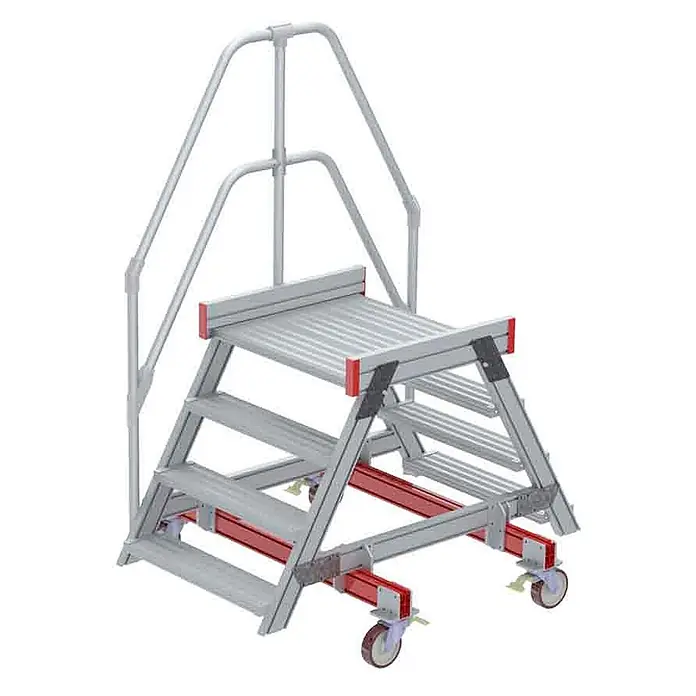 Euroline Treppenpodest 512 mobiler Überstieg 60° Stufenausführung Alu gerieft Stufenbreite 800m -  - Mobile Arbeitsplattform aus silbergrauem Aluminium mit Stufen, Handläufen und roten Akzenten an Querstreben und Trittkanten, mit Rollen für einfache Bewegung.