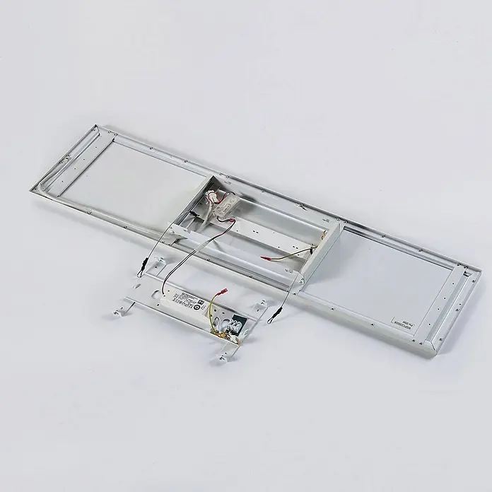 Arcchio LED-Panel Philia - L x B x H: 120 x 30 x 5,5 cm, weiß / opal, weiß / opal - Auseinandergenommene lineare LED-Leuchte mit weißem Metallrahmen, interner Verkabelung und freiliegenden Elektronikkomponenten.