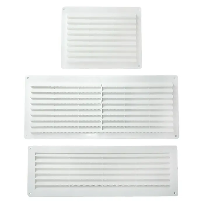 Odem Rejilla de ventilación - 15 x 38 cm, Plástico - Imagen de tres rejillas de ventilación blancas de diferentes tamaños diseñadas para proporcionar una ventilación óptima en espacios interiores.