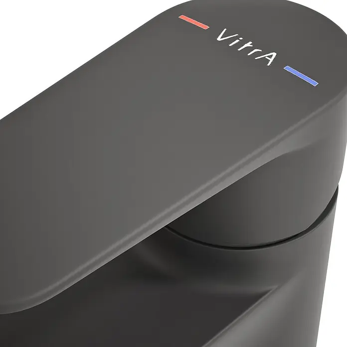 VitrA Flow Soft Waschtischarmatur - Schwarz, Höhe: 15 cm, Ohne Zugstange - Dunkelgraue VitrA Mischbatterie mit roten und blauen Warm-/Kaltwasser-Indikatoren.