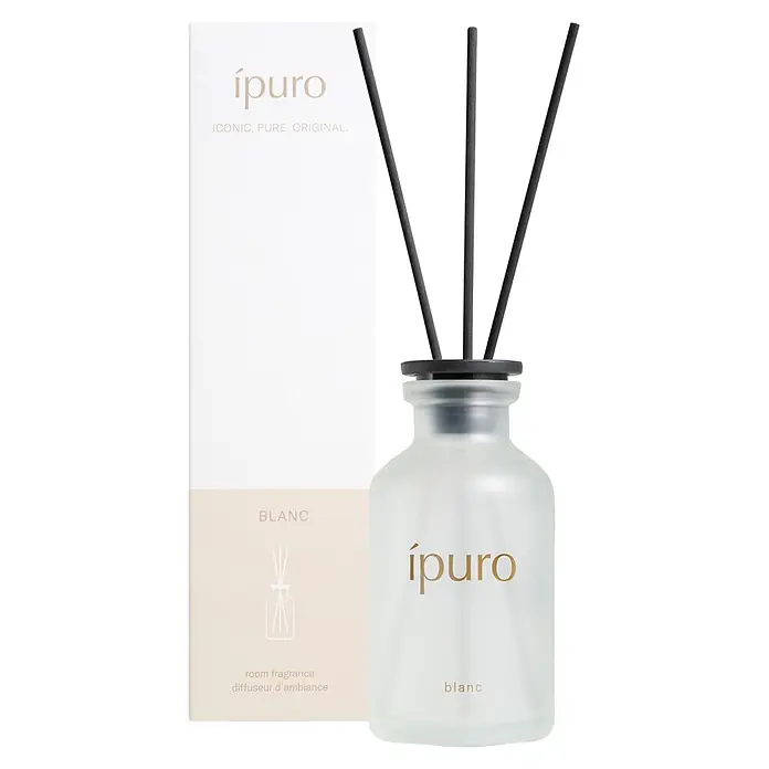 Ipuro Classic Raumduft - Blanc, 75 ml - ípuro Blanc Raumduft-Diffusor mit mattiertem Glasflakon, schwarzen Stäbchen und passender weiß-beiger Verpackung.