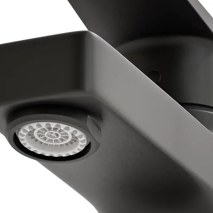 VitrA Flow Square Waschtischarmatur - Schwarz, Matt, Höhe: 15,6 cm, Mit Zugstange - Nahaufnahme eines mattschwarzen Wasserhahn-Auslaufs mit weißem Perlator.