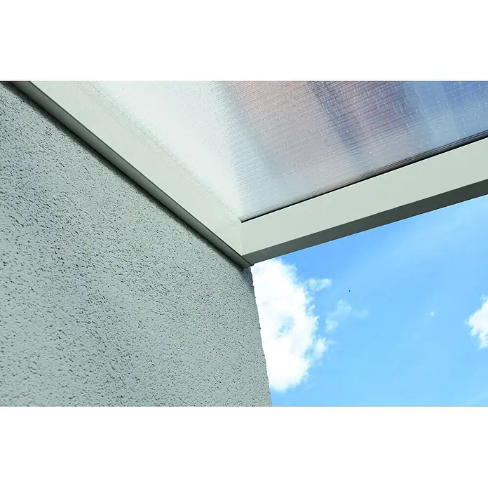 SKAN HOLZ Terrassenüberdachung Garda - B x T: 648 x 307 cm, Weiß, Polycarbonat, Transparent - Transparente Wellplattenüberdachung mit weißem Rahmen an strukturierter Wand.