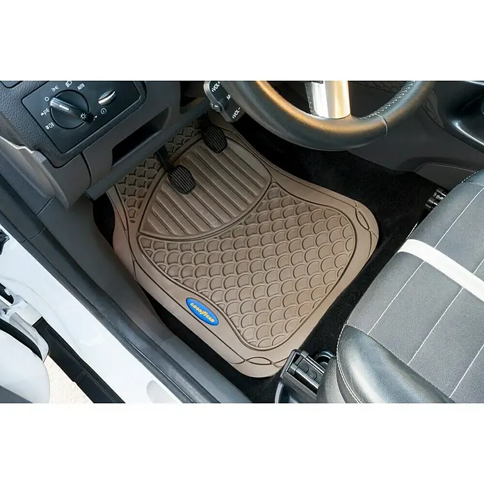 Goodyear Juego de alfombrillas para coche - 4 pzs., Beige - Una alfombrilla de coche Goodyear de color beige protege el piso del vehículo de la suciedad y el desgaste.