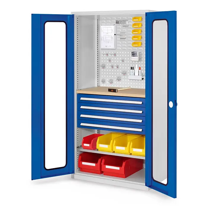 Kappes Metall-Mehrzweckschrank ®RasterPlan Schubladenschränke 1950x1000x600mm Sichtfenstertüren Modell - 60 cm x 1.000 cm x 1,95 m, Enzianblau - Blau-grauer Werkstattschrank mit offenen Türen, Lochwand, Arbeitsplatte, blauen Schubladen und gelben sowie roten Lagerbehältern.