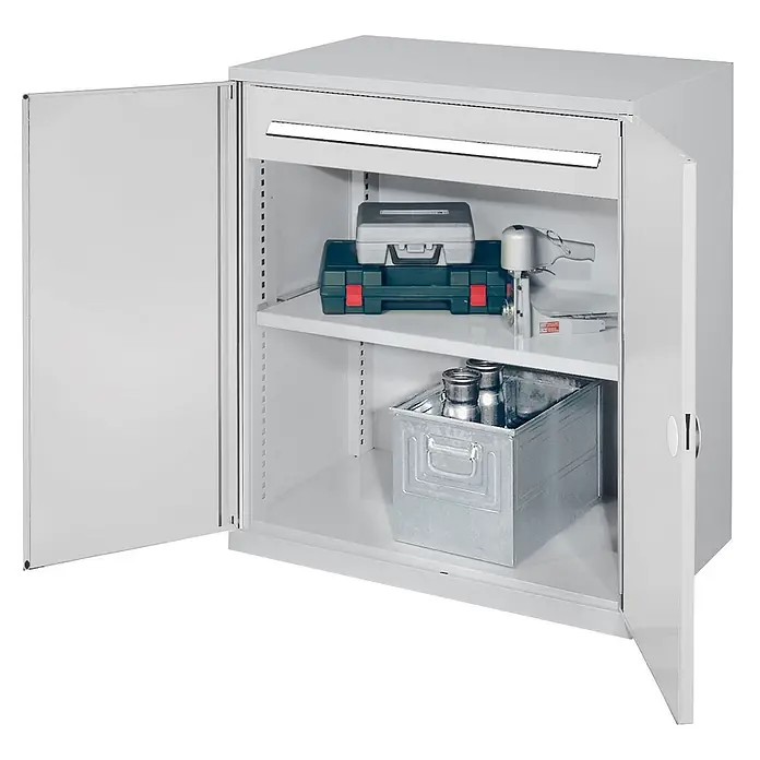 Kappes Metall-Mehrzweckschrank Schwerlast-Beistellschränke ohne Mitteltrennwand 1110x1000x600mm Modell 66 - 60 cm x 1.000 cm x 1,11 m, Lichtgrau - Grauer Metall-Werkzeugschrank mit zwei geöffneten Türen, der Regale, eine Schublade und Werkzeuge/Behälter im Inneren zeigt.