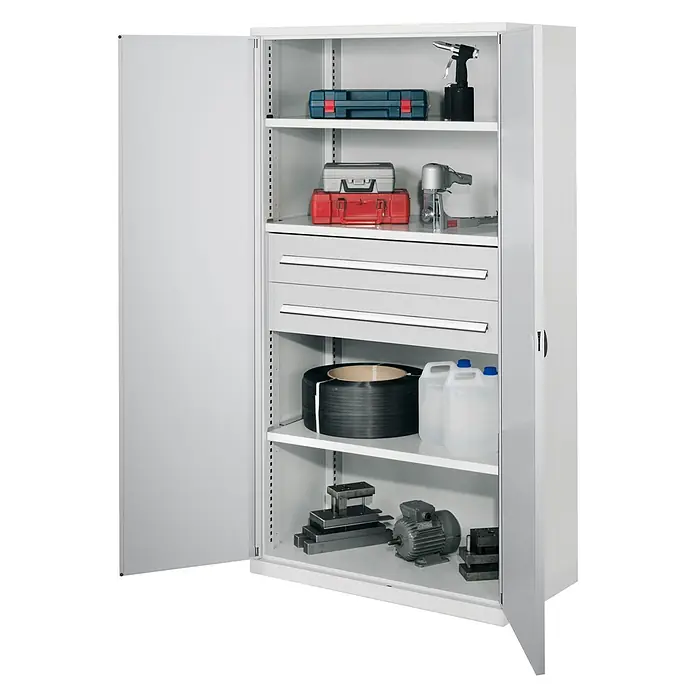 Kappes Metall-Mehrzweckschrank Schwerlastschränke ohne Mitteltrennwand 1950x1000x600mm Modell 42 Doppelwa - 60 cm x 1.000 cm x 1,95 m, Lichtgrau - Grauer Metall-Werkstattschrank mit geöffneten Türen, der Regale, Schubladen und diverse Werkzeuge, Behälter und Materialien zeigt.