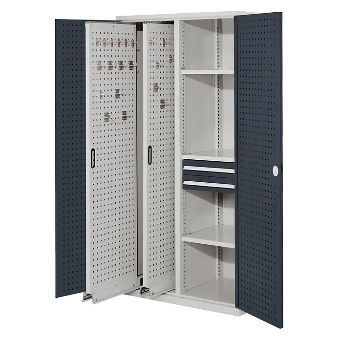 Kappes Metall-Mehrzweckschrank ®RasterPlan Vertikalschränke 1950x1000x600mm Modell 81 Lochplattentüren - 60 cm x 1.000 cm x 1,95 m, Anthrazitgrau - Offener zweitüriger Metallwerkzeugschrank mit dunkelgrauen Außentüren, weißem Innenraum, Lochwänden mit Haken und zwei Schubladen.
