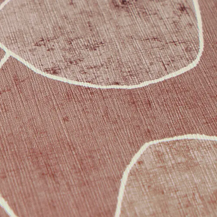 A.S. Création Nordic Feeling Vliestapete Floral - Braun-Rot, Floral, 10,05 x 0,53 m - Rötlich-braunes strukturiertes Muster mit hellen, unregelmäßigen, weiß umrandeten Formen.