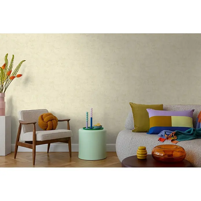 A.S. Création Nordic Feeling Vliestapete Uni I - Grün-Grau, Uni, 10,05 x 0,53 m - Strukturierte, hellgelb-grüne Tapete an einer Wohnzimmerwand, die eine gemütliche Atmosphäre schafft.