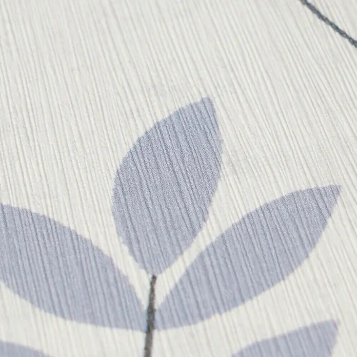 A.S. Création Nordic Feeling Vliestapete Skandi - Grau-Blau, Floral, 10,05 x 0,53 m - Texturierte cremefarbene Tapete mit hellgrau-blauen Blattmustern.