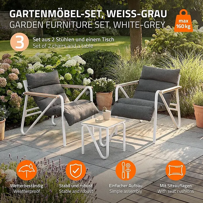 ML-Design Gartenstuhl-Set mit Tisch - 3 Stk., Stahl pulverbeschichtet, kationisches Polyestergewebe, Schaumstoff, Keramikglas, Weiß, Braun - Weiß-graues Gartenmöbel-Set mit zwei Stühlen, grauen Polstern und einem Tisch auf einer Terrasse, umgeben von Gartenpflanzen.