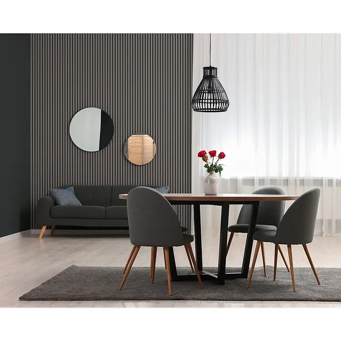 A.S. Création Pintwalls 3 Vliestapete Paneele - Grau-Schwarz, Sonstiges, 10,05 x 0,53 m - Runder Esstisch aus Holz mit schwarzen Metallbeinen und vier grauen Stoffstühlen mit Holzbeinen in einem modernen Esszimmer.