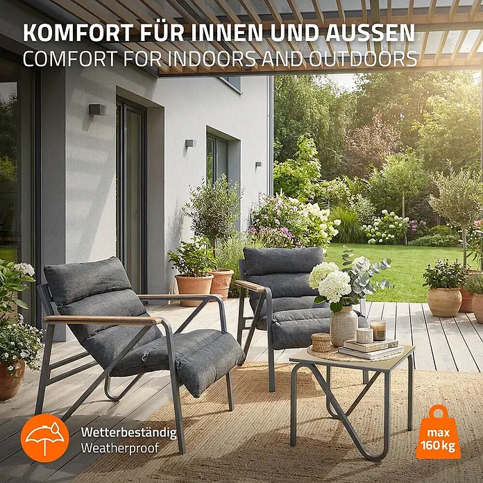 ML-Design Gartenstuhl-Set mit Tisch - 3 Stk., Stahl pulverbeschichtet, kationisches Polyestergewebe, Schaumstoff, Keramikglas, Anthrazit, Braun - Graue Outdoor-Lounge-Sessel mit Holzakzenten und Beistelltisch auf einer Terrasse. Wetterfest für drinnen und draußen, bis 160 kg belastbar.