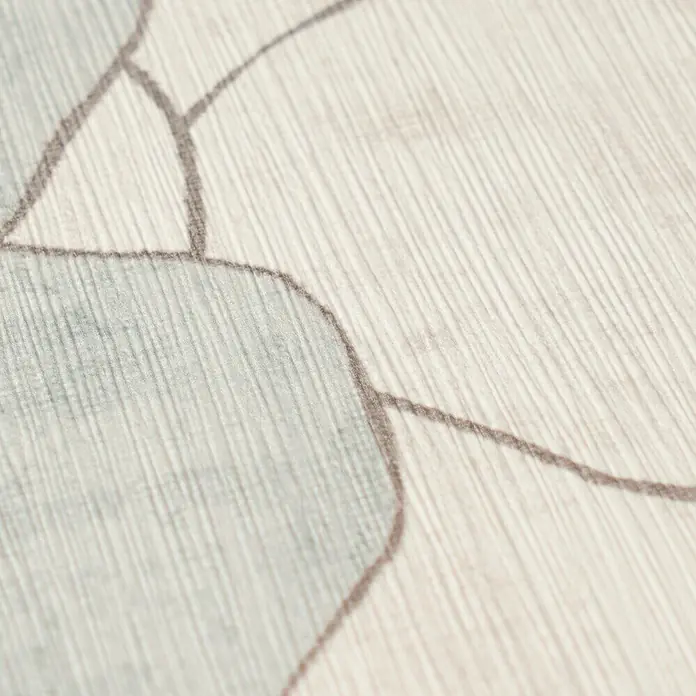 A.S. Création Nordic Feeling Vliestapete Floral - Grau-Braun, Floral, 10,05 x 0,53 m - Nahaufnahme einer gemusterten Oberfläche in Hellblau und Beige mit feiner linearer Textur und dünnen dunklen Trennlinien.