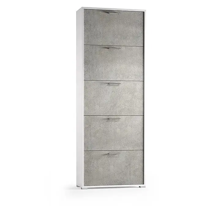 Kiamami Valentina Schuhschrank - L x B x H: 650 x 180 x 1.840 cm, Zementfarbe - Hoher weißer Schuhschrank mit fünf grauen Betonoptik-Klappfächern und silbernen Griffen.