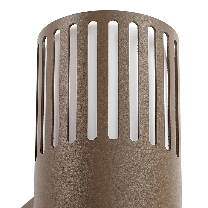 Lindby Wandleuchte aussen in braun, weiß, Aussenlampe Wand -  - Braune, texturierte zylindrische Leuchte mit vertikalen Lichtschlitzen.