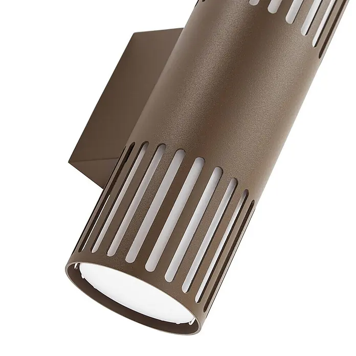 Lindby Wandleuchte aussen in braun, weiß, Aussenlampe Wand -  - Braune zylindrische Außenwandleuchte mit vertikalen Schlitzen, wandmontiert.