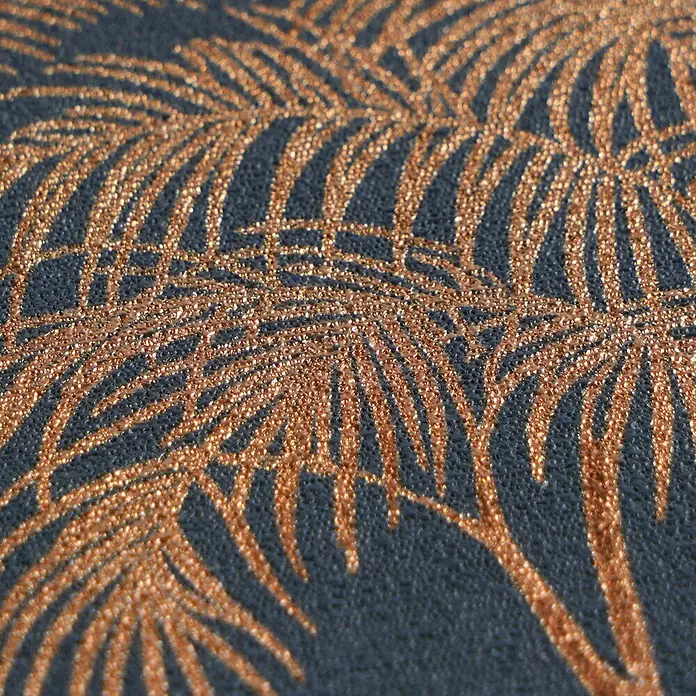 A.S. Création Cuba 2 Vliestapete Wald - Blau-Braun, Floral, 10,05 x 0,53 m - Dunkelblaue strukturierte Oberfläche mit schimmernden kupferfarbenen Palmblattmustern.