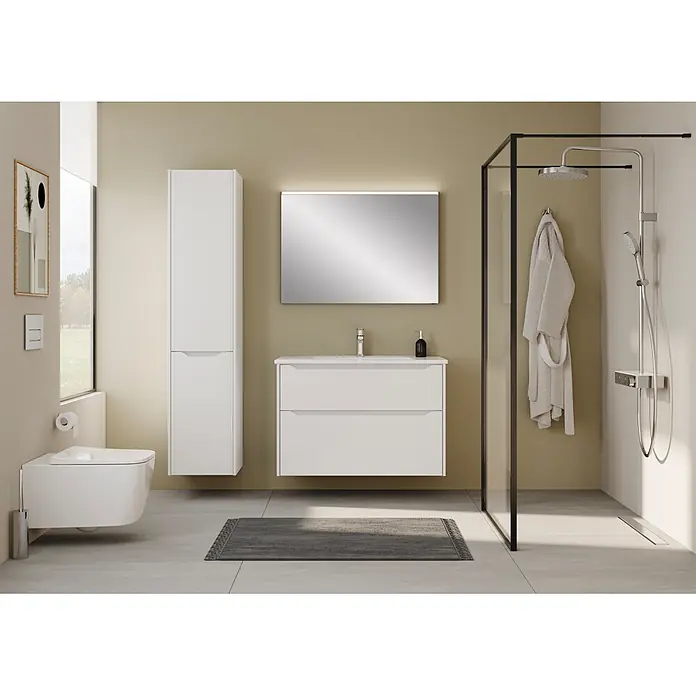 VitrA Hochschrank Integra Square - B x T x H: 40 x 37 x 180 cm, Weiß, Inklusive 3 Glasböden und Wäscheklappe, DIN Anschlag: Links - Weißer moderner Badezimmerschrank mit Waschbecken, passendem Hochschrank und wandhängendem WC in einem modernen Bad.