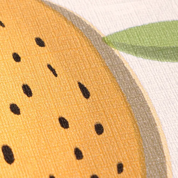A.S. Création Pintwalls 3 Vliestapete Zitronen - Creme-Gelb, Floral, 10,05 x 0,53 m - Strukturiertes gelbes Textil mit schwarzen Fruchtkernen und grünem Blattmuster.