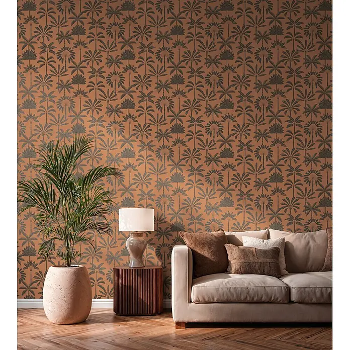 A.S. Création Cuba 2 Vliestapete Palmen II - Orange-Schwarz, Floral, 10,05 x 0,53 m - Terrakotta-Tapete mit dunkelgrauem Palmenmuster in einem Wohnzimmer.