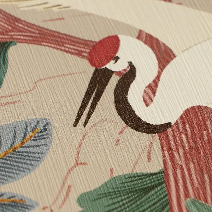 A.S. Création Pintwalls 3 Vliestapete Botanik - Beige-Grün, Floral, 10,05 x 0,53 m - Texturierter Stoff mit asiatisch inspiriertem Kranich- und Laubmuster in Creme, Rot, Braun und Grün.
