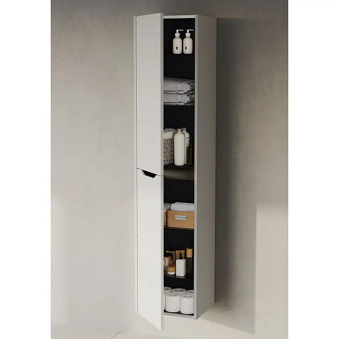 VitrA Integra Square Hochschrank - B x T x H: 40 x 37 x 180 cm, Hellgrau, Inklusive 4 Glaseinlegeböden, DIN Anschlag: Links - Hoher weißer Badezimmerschrank mit offenen Türen, der schwarze Regale mit Handtüchern, Toilettenartikeln und Toilettenpapier zeigt.