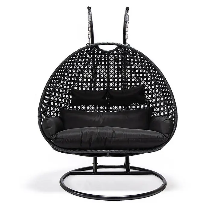 Home Deluxe Hängesessel TWIN - Kunststoff, Schwarz - Schwarzer Rattan-Hängesessel mit schwarzen Kissen auf schwarzem Metallgestell.