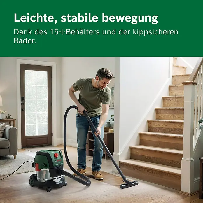 Bosch Elektro-Nass- & Trockensauger PAS 15-220 - 1.350 W, Behältervolumen: 15 l - Mann saugt mit grün-silbernem Bosch 15L Staubsauger mit kippsicheren Rädern für leichte, stabile Bewegung auf Holzboden.