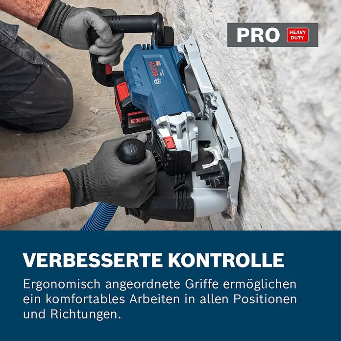 Bosch Professional AMPShare 18V Akku-Mauernutfräse GNF18V-40 - 18 V, Ohne Akku, Durchmesser Schleifscheibe: 150 mm - Eine Person mit Handschuhen bedient eine blau-schwarze Bosch Mauernutfräse und schneidet Nuten in eine Wand. Ergonomische Griffe für bequeme Kontrolle.