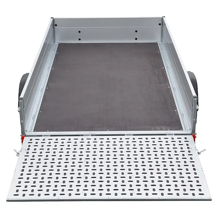 Stema Kippanhänger MU.T O2 13-25-15.1 - Nutzlast: 898 kg, Einachser, Kasteninnenmaß: 251 x 153 cm - Offener Nutzanhänger mit Aluminiumwänden, dunkelgrauem Holzboden und ausgeklappter gelochter Aluminiumrampe.
