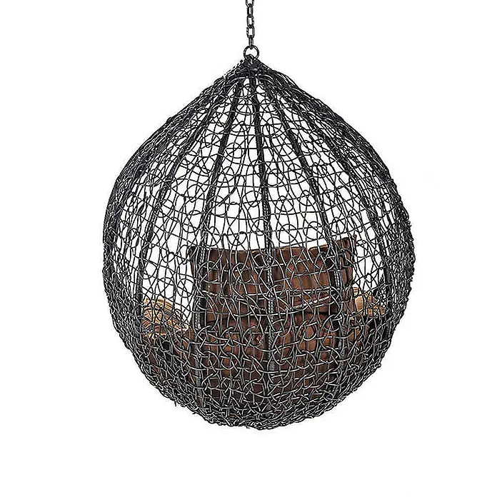 Home Deluxe Hängesessel CIELO Korb - Kunststoff, Grau - Schwarzer Drahtgeflecht-Hängesessel mit braunen Kissen.