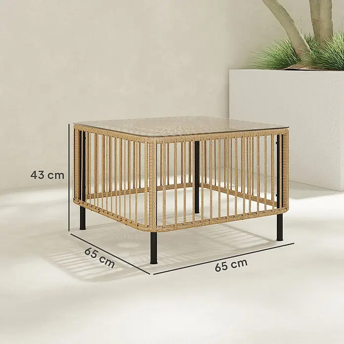 Outsunny Garten-Beistelltisch - L x B x H: 65 x 65 x 43 cm, Stahl, PE-Rattan, gehärtetes Glas, Quadratisch, Naturholz - Quadratischer Rattan-Couchtisch mit Glasplatte und schwarzen Beinen. Maße: 65x65x43 cm.