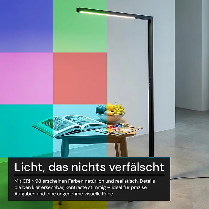 Luxula LED-Stehleuchte - 45 W, Höhe: 194 cm, Schwarz, Neutralweiß - Hohe schwarze Stehleuchte beleuchtet Tisch mit Buch und Malkasten, demonstriert hohe Farbtreue.