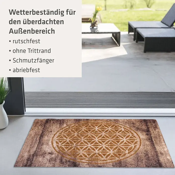Akzente Fußmatte Listen - Mehrfarbig, Motiv / Muster - Braune Fußmatte mit hellbraunem "Blume des Lebens"-Muster, vor einer Terrassentür im Außenbereich.
