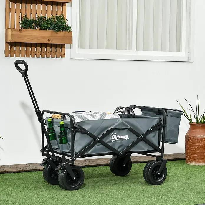 Outsunny Bollerwagen -  - Grauer Outsunny Faltwagen, gefüllt mit Decke, Kühltasche und Flaschen, auf einer Terrasse.