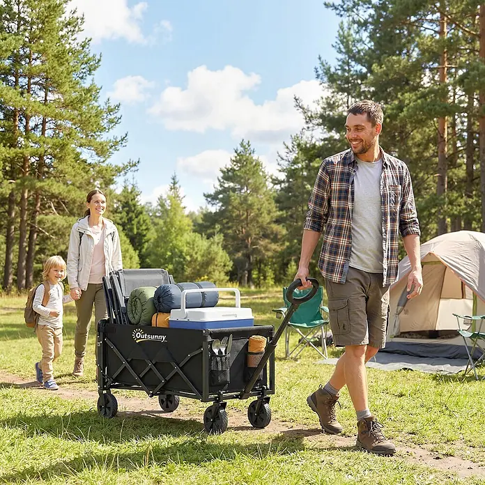 Outsunny Bollerwagen - L x B x H: 71 x 45 x 86 cm - Schwarzer, klappbarer Campingwagen mit Ausrüstung (Kühlbox, Schlafsäcke), von Mann in Natur gezogen.