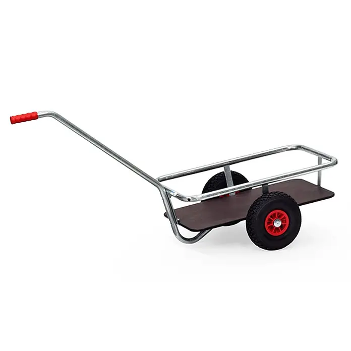 Fetra Bollerwagen Handwagen mit Boden 700x400mm für Aussenbereich Luftbereifung -  - Silberner zweirädriger Handwagen mit rotem Griff und dunkler Holzplattform zum Transport.