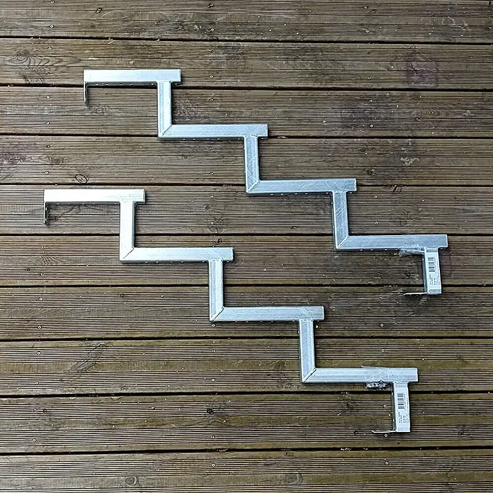 Vinuovo Außentreppe 2er Set Stahl Treppenwange 4 Stufen - Option für Setzstufen-Höhe 68cm - 5 cm, Anzahl Steigungen: 4 Stk., Gerade - Verzinkte Metall-Treppenwangenhalterungen für den Treppenbau.