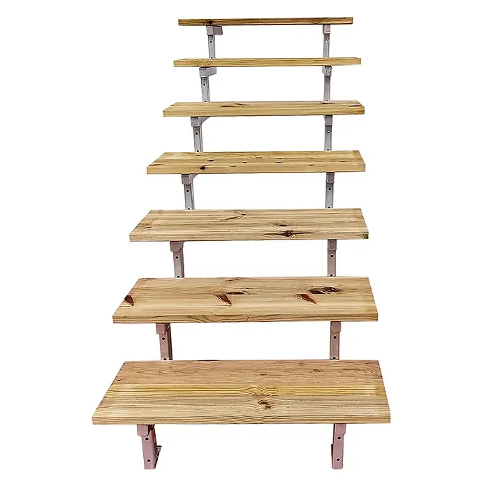 Vinuovo Außentreppe OSLO - Stahltreppe Außen H122cm 7 Treppenstufen Holz KDI Breite 100cm - Anzahl Steigungen: 7 Stk., Gerade - Mehrstufiges Holzregal mit hellgrauen Metallhalterungen.