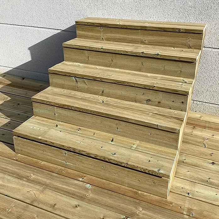 Vinuovo Außentreppe BERLIN Holztreppe - 5 Geschlossene Stufen 88cm Höhe - 120cm Breite - Anzahl Steigungen: 5 Stk., Gerade - Helle Holztreppe für den Außenbereich mit mehreren Stufen, in eine Holzterrasse integriert.
