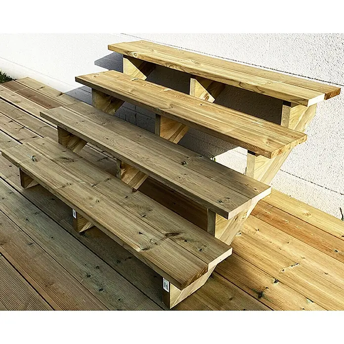 Vinuovo Außentreppe BERLIN Holztreppe - 4 Offene Stufen 71cm Höhe - 120cm Breite - Anzahl Steigungen: 4 Stk., Gerade - Drei Holzstufen für den Außenbereich, aus behandeltem Holz, die von einer Terrasse aufsteigen.